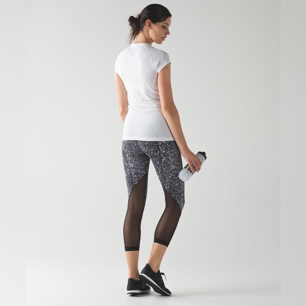 Lululemon Pace Rival Crop (Marathon) in Splatter White Black / Black Size 6.